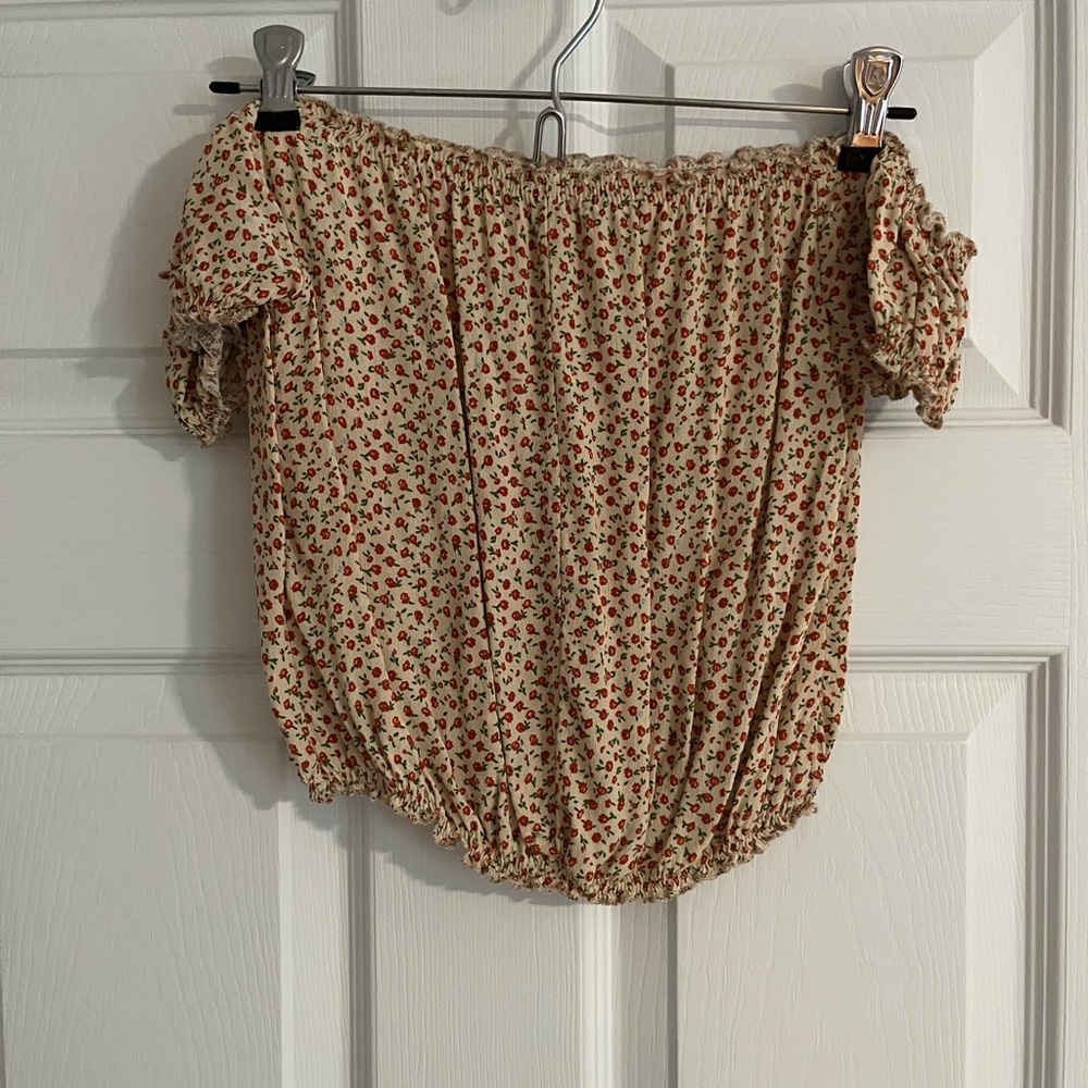 Brandy Melville off the shoulder top